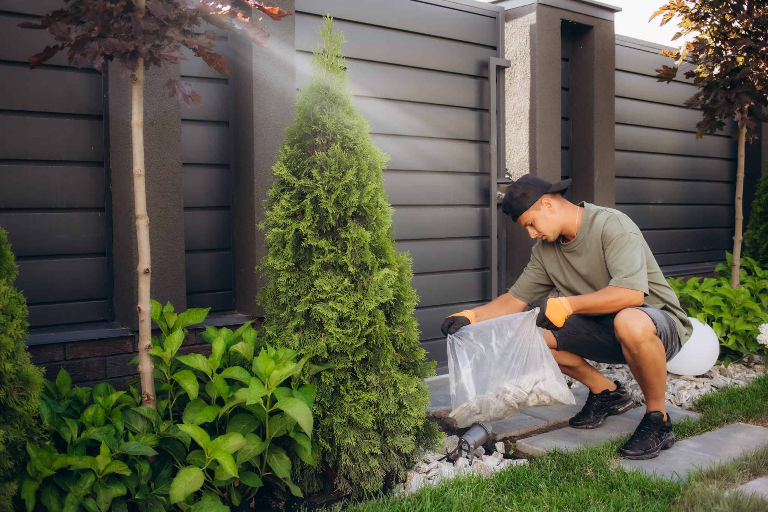 The worker places a stone carpet with resin
